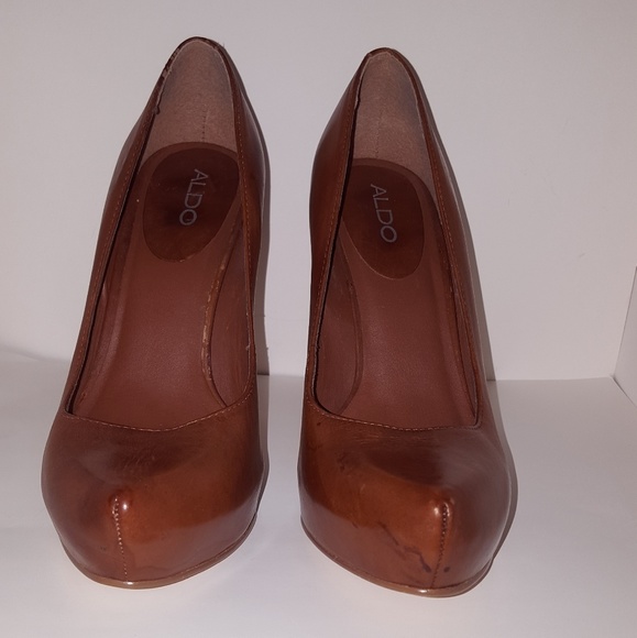One pair of women's shoes. - Picture 2 of 2